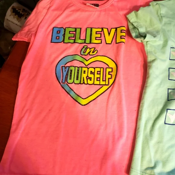 4 Children's t-shirts - Picture 3 of 6